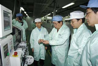 信息產(chǎn)業(yè)部領(lǐng)導(dǎo)蒞臨山特指導(dǎo)工作