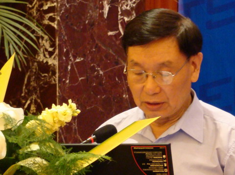 張占松教授為電力電子器件創新技術與解決方案研討會致辭