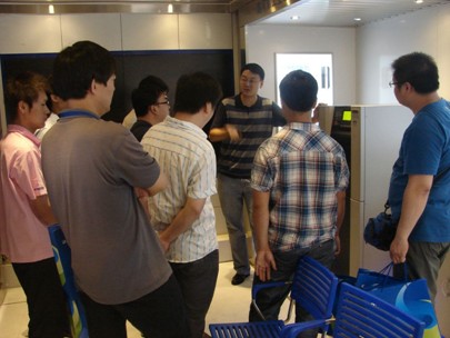 中達電通產品工程師做現場答疑