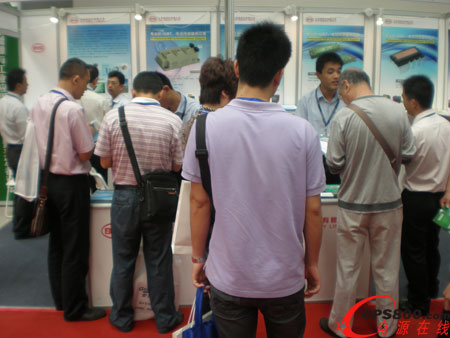 比亞迪展臺(tái)現(xiàn)人氣很旺