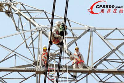 我國完成世界首次±660千伏電壓等級帶電作業