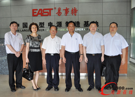 李毓全主席(右三)、張月忠秘書長(左三)等與何思模董事長(右二)合影