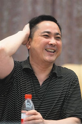 跑路老板胡福林:重組光伏產業抱團成立光電集團