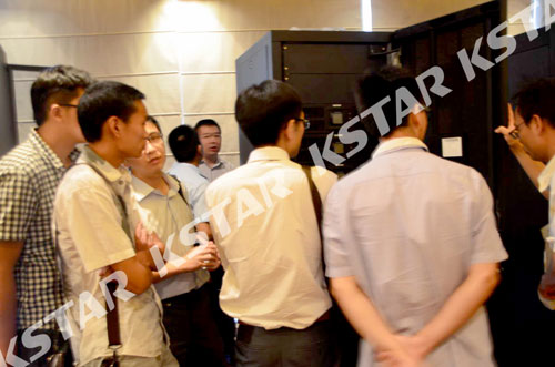 科士達2012全國巡展-成都站-嘉賓參觀樣機