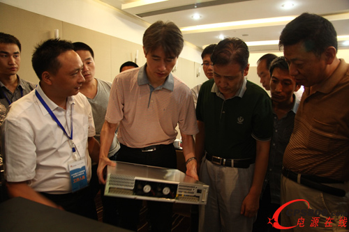 來賓親身體驗模塊的熱插拔性能