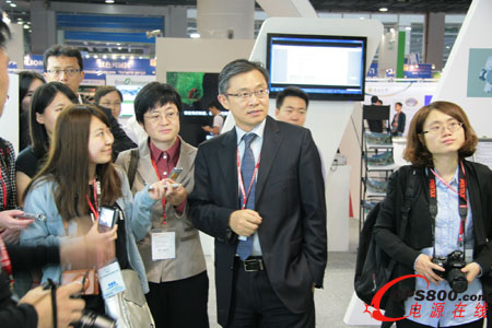 肖松博士介紹西門子展臺