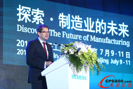 西門子(中國)有限公司執(zhí)行副總裁、工業(yè)業(yè)務(wù)領(lǐng)域總裁吳和樂博士在西門子工業(yè)論壇上致開幕辭