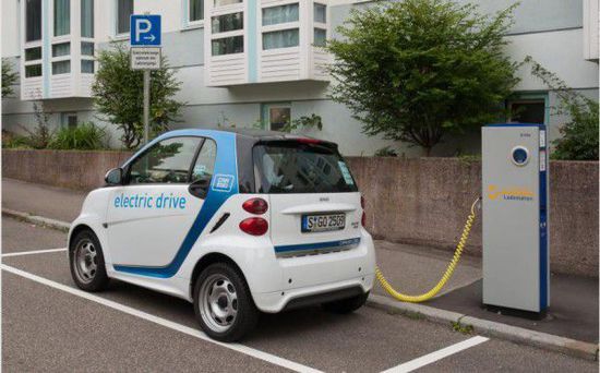 電動車難以奔馳拉風 卡在充電站