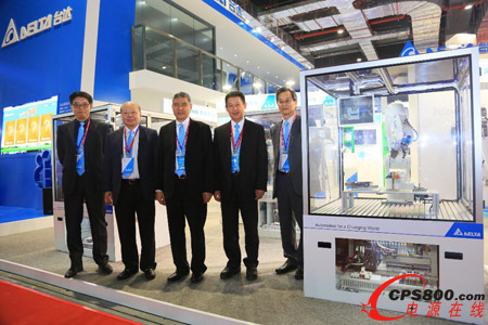 臺達垂直關節機器人DRV90L系列首度亮相中國工博會,可實現多角度插件,具備高自由度、高速及高精度的優勢