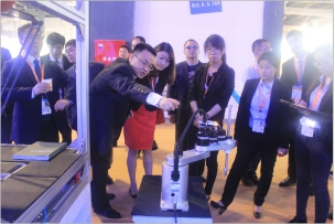 優愛寶亮相上交會   上海市長楊雄等領導蒞臨展位參觀