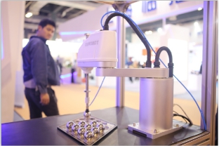 優愛寶亮相上交會   上海市長楊雄等領導蒞臨展位參觀