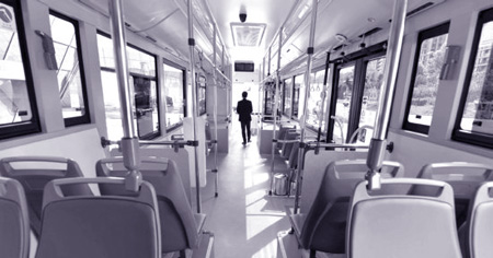 18米長的超級電容儲能式現代電車亮相中國中東歐產業合作展