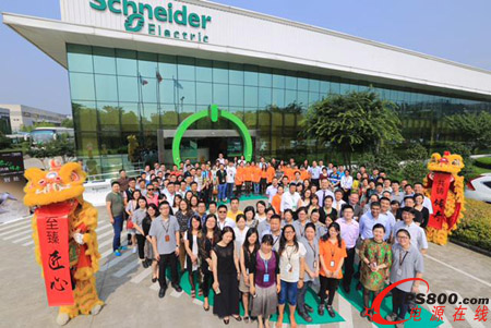 三箱成套廠客戶代表、中國(guó)區(qū)供應(yīng)鏈和業(yè)務(wù)管理層代表合影留念