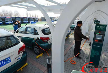 全國已建成公共充電樁8萬多個 基建方面存四問題