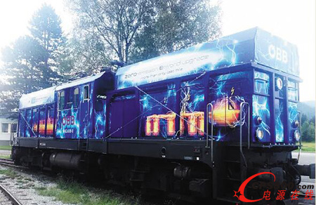 世界首臺(tái)超級(jí)電容+蓄電池混合動(dòng)力調(diào)車機(jī)車全球發(fā)布