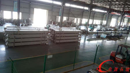 湖北某公司生產(chǎn)車間的長伸縮式吹灰器外形圖