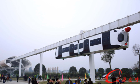 世界首列新能源“空鐵”試跑  以超級鋰電池作為動力源