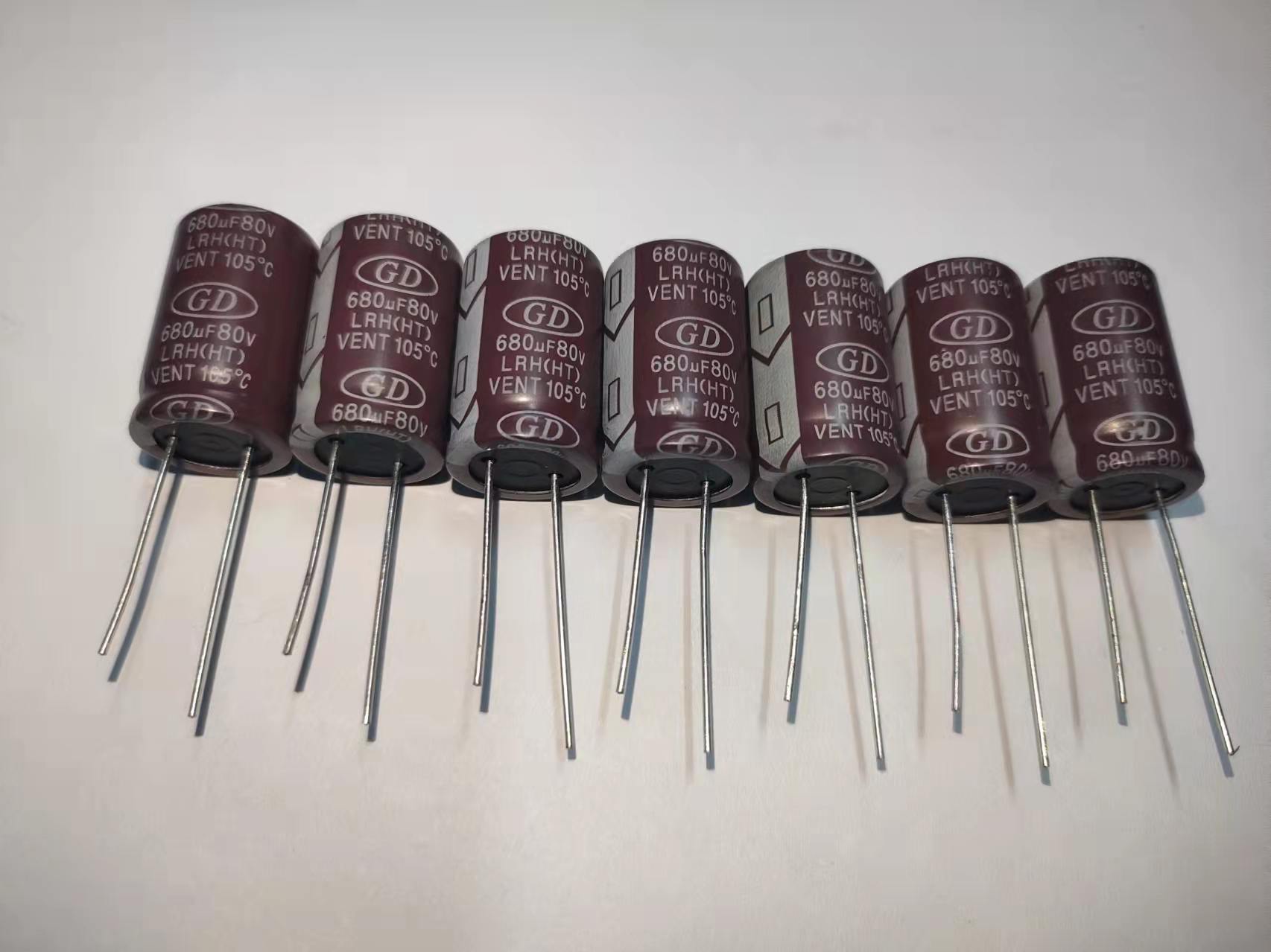 長壽命高頻低阻抗電解電容器LRH 680UF80V 16x26